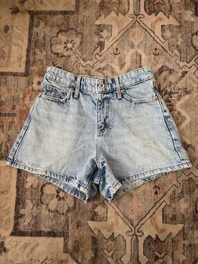 Zara Mom Fit Denim Shorts Womens US 0 EU32 High Rise Light Wash Jean Shorts